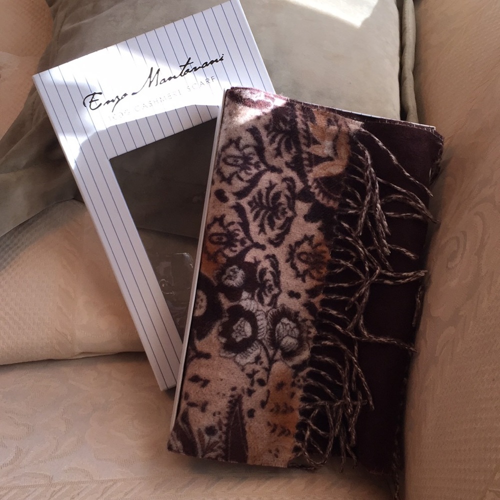 100% cashmere New in gift box Enzo Mantavani scarf
